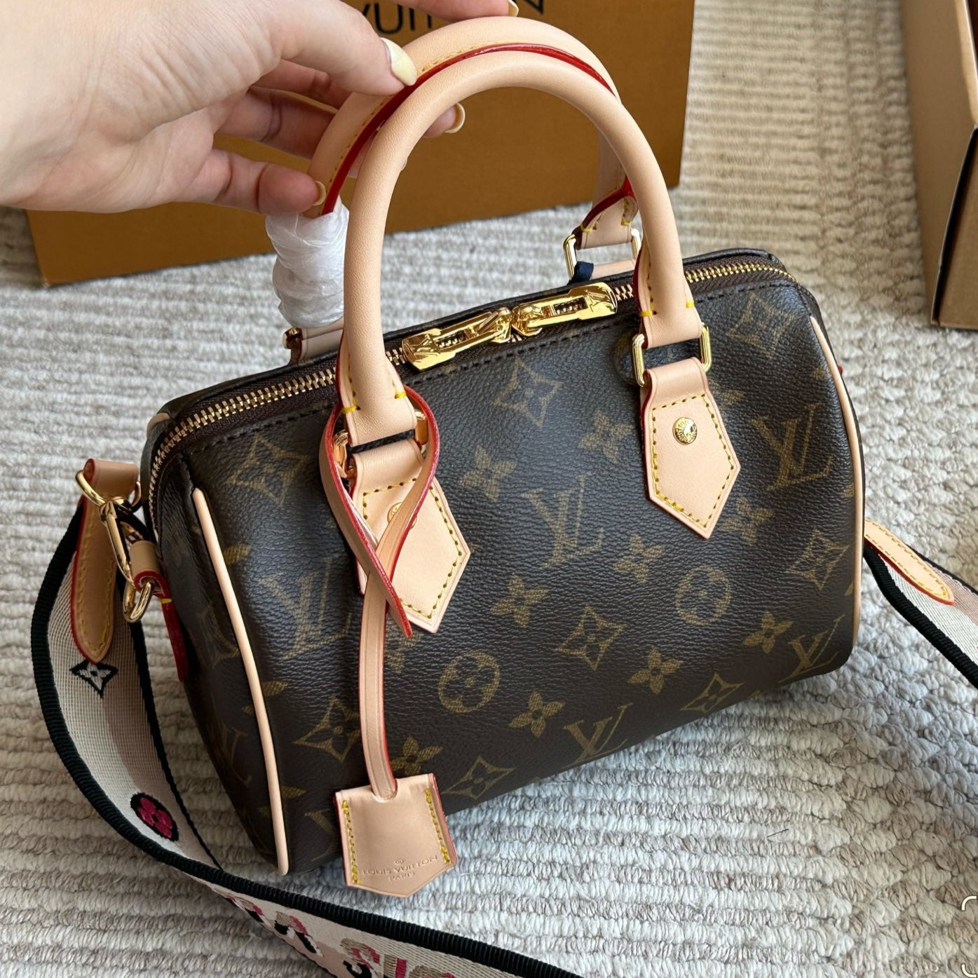 Leather Embroidery Shoulder Strap Pillow Bag