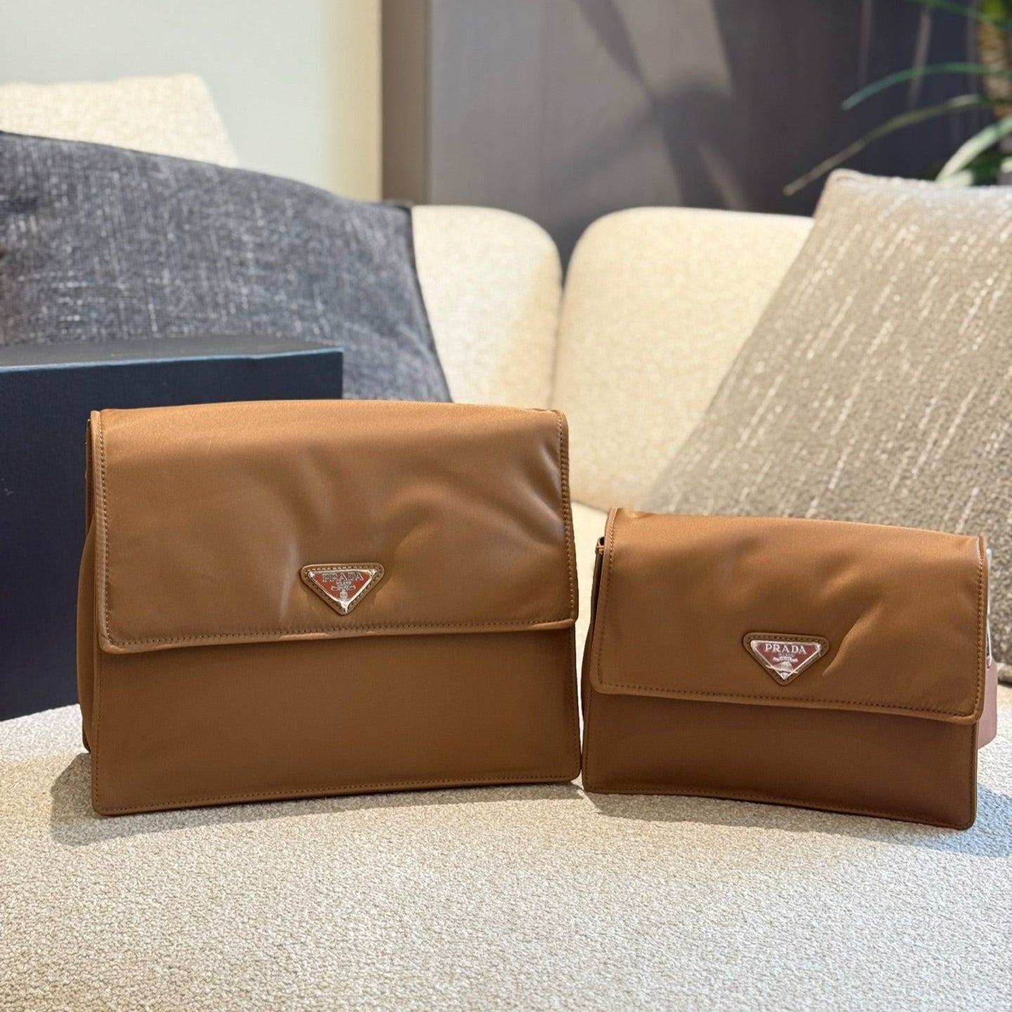 Unisex nylon messenger bag