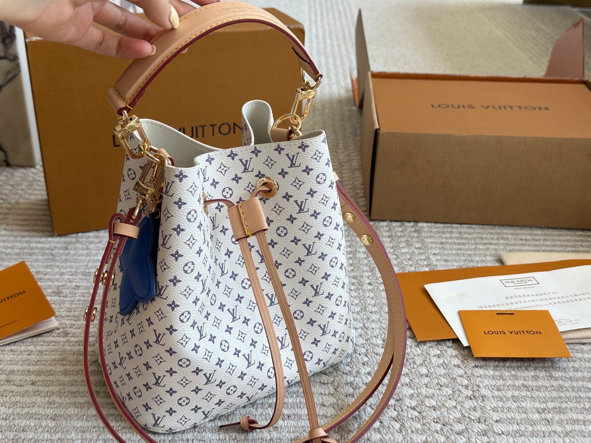 Classic leather bucket bag