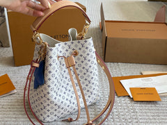 Classic leather bucket bag