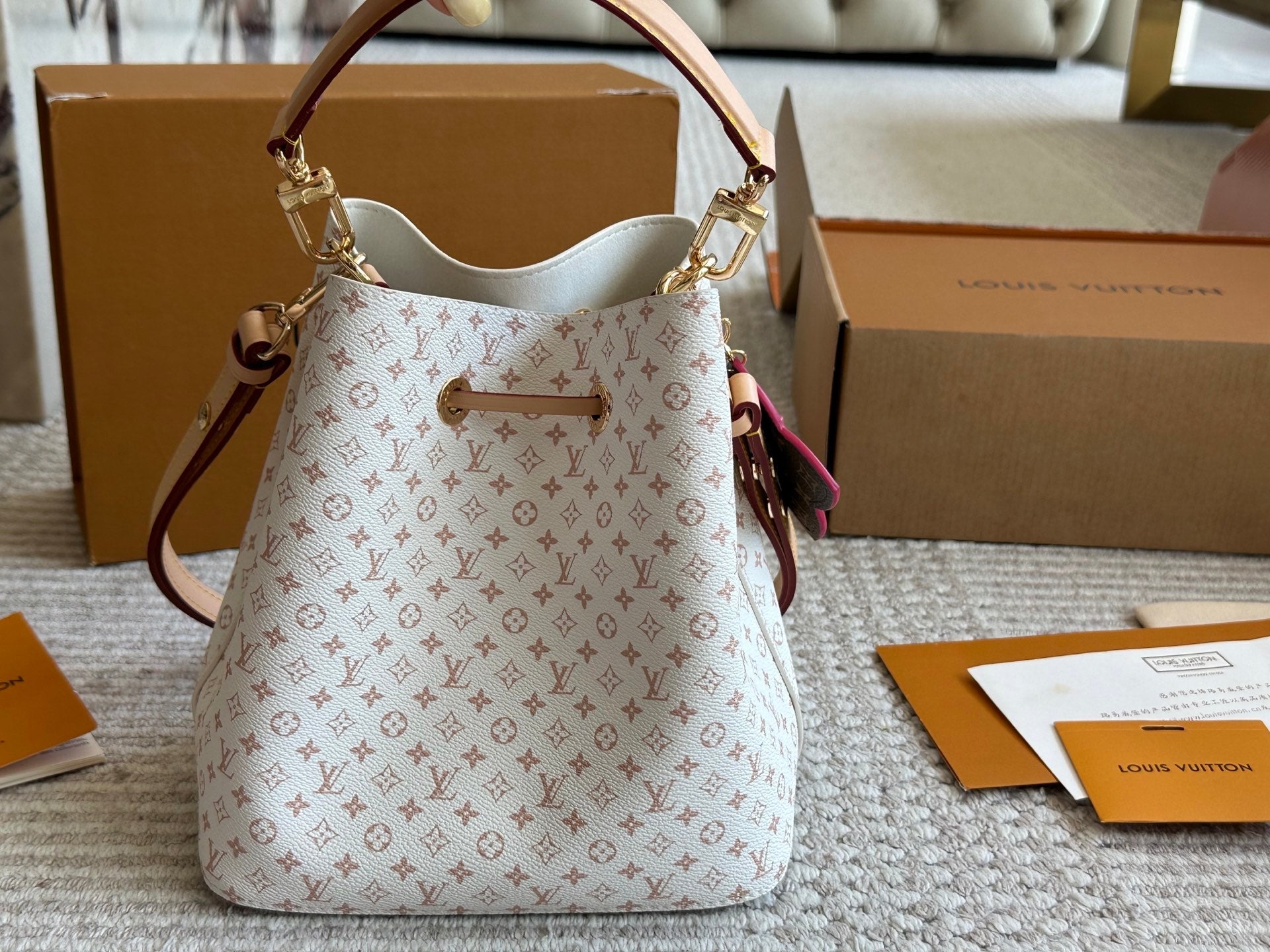 Classic leather bucket bag
