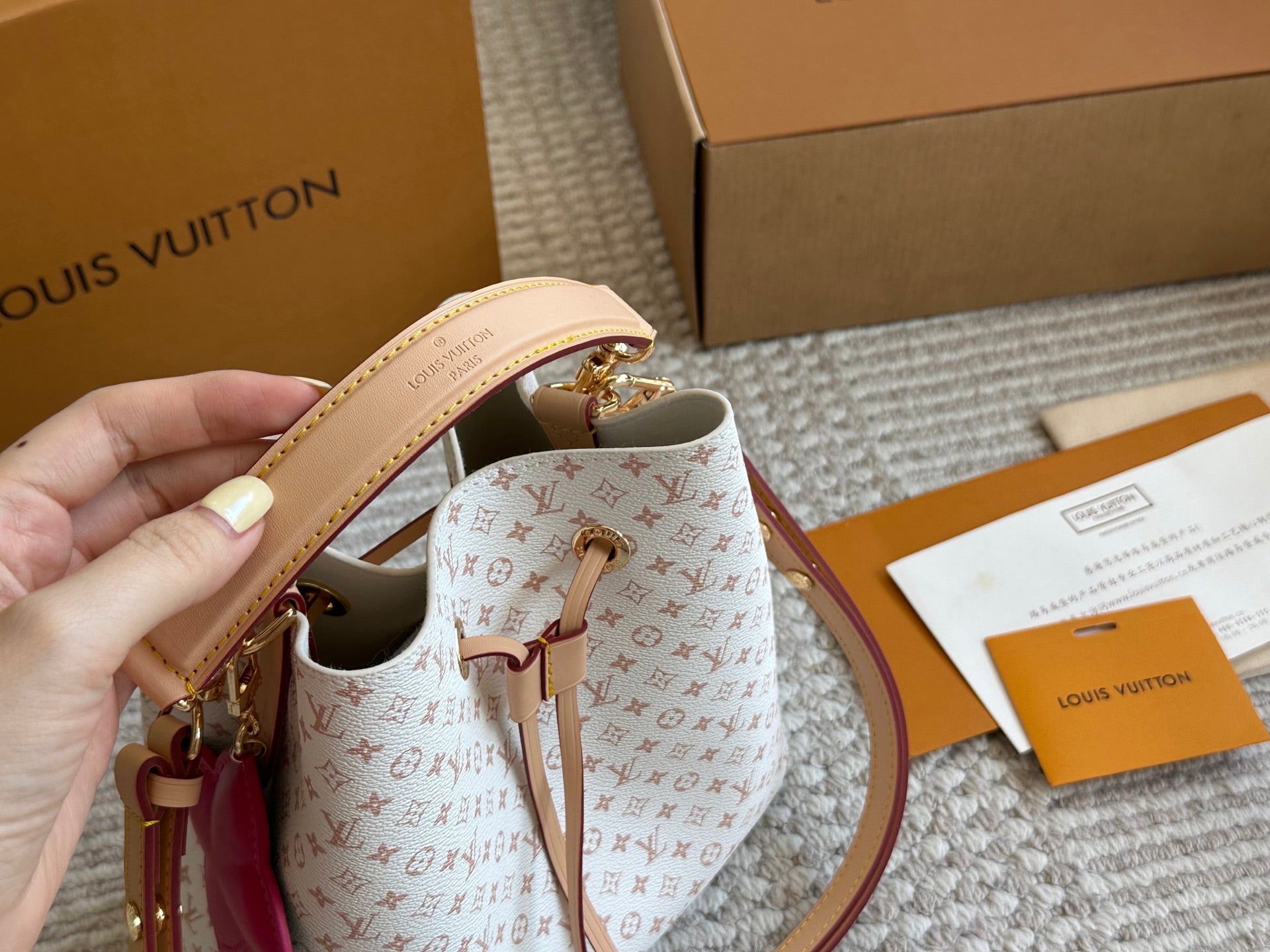 Classic leather bucket bag