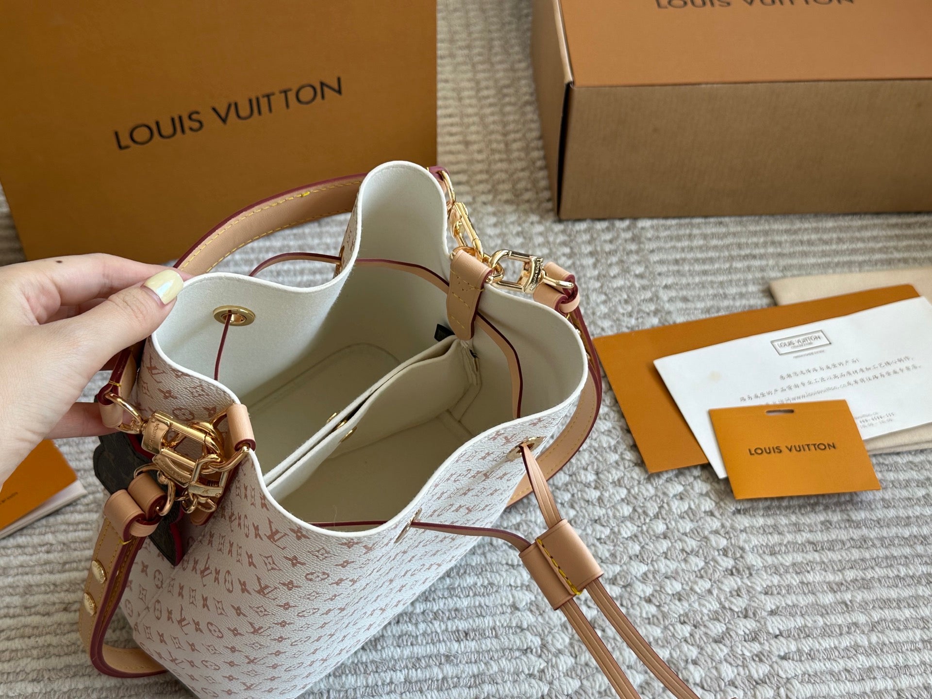 Classic leather bucket bag