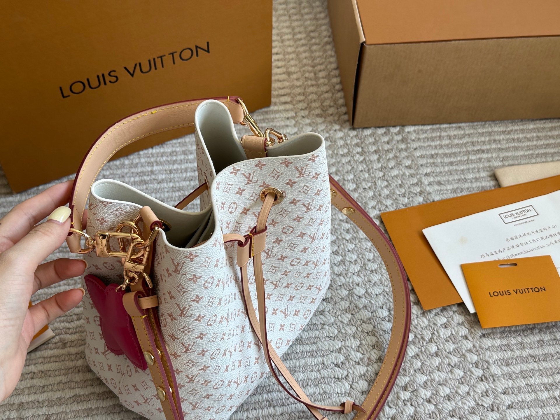 Classic leather bucket bag