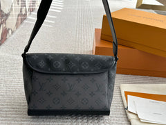 Versatile black gray neutral crossbody bag