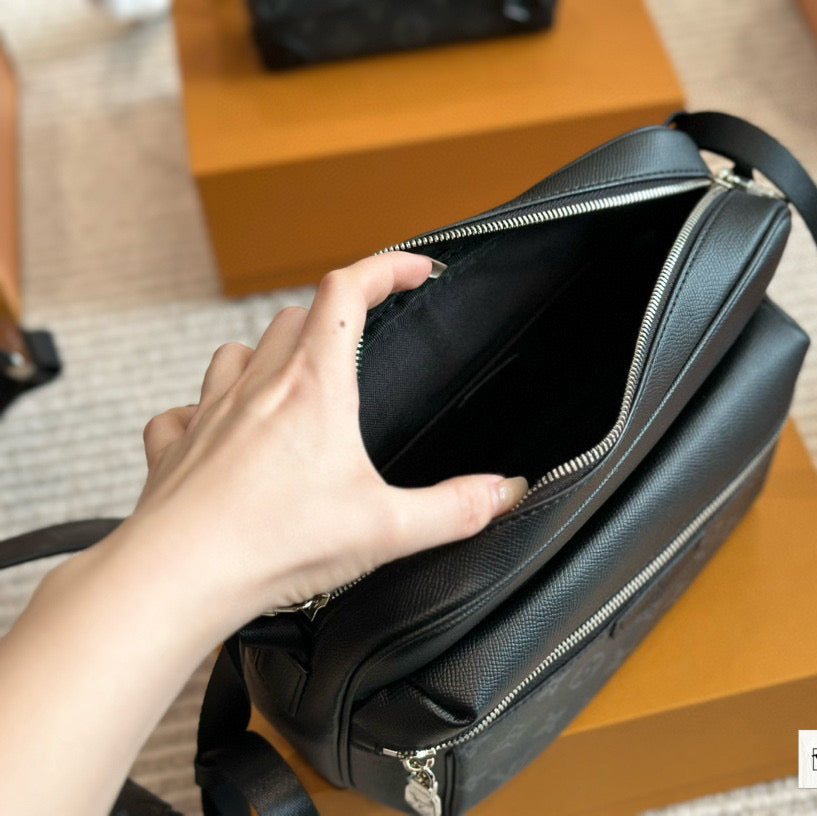 Leather Outdoor Messenger Bag