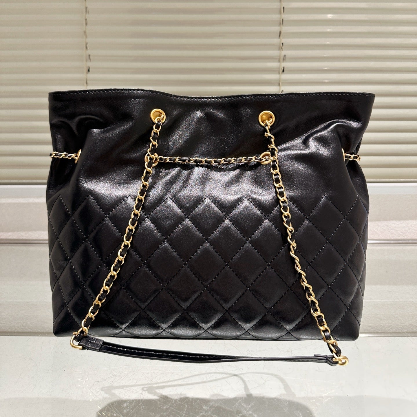 Diamond Pattern Drawstring Tote Shoulder Bag