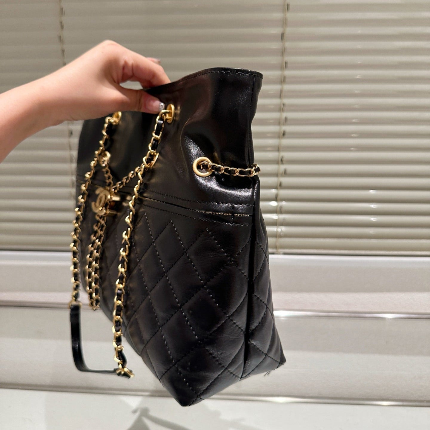 Diamond Pattern Drawstring Tote Shoulder Bag