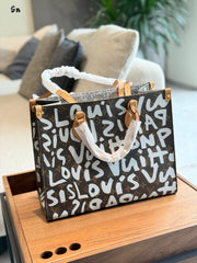 Graffiti letters shopping bag