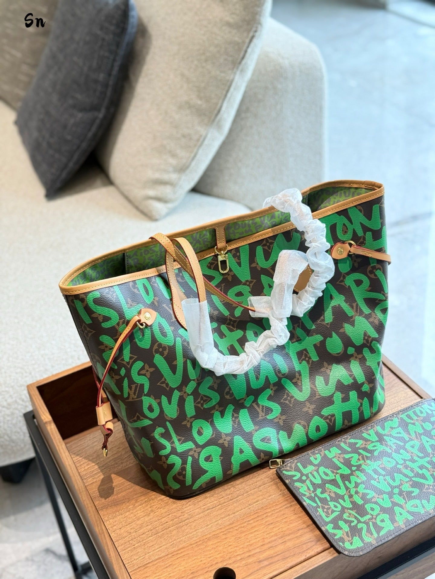 Graffiti letter Tote Bag