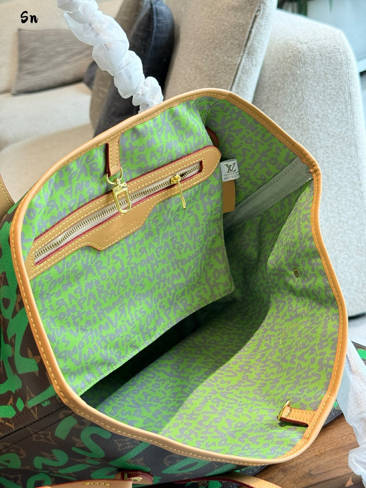 Graffiti letter Tote Bag