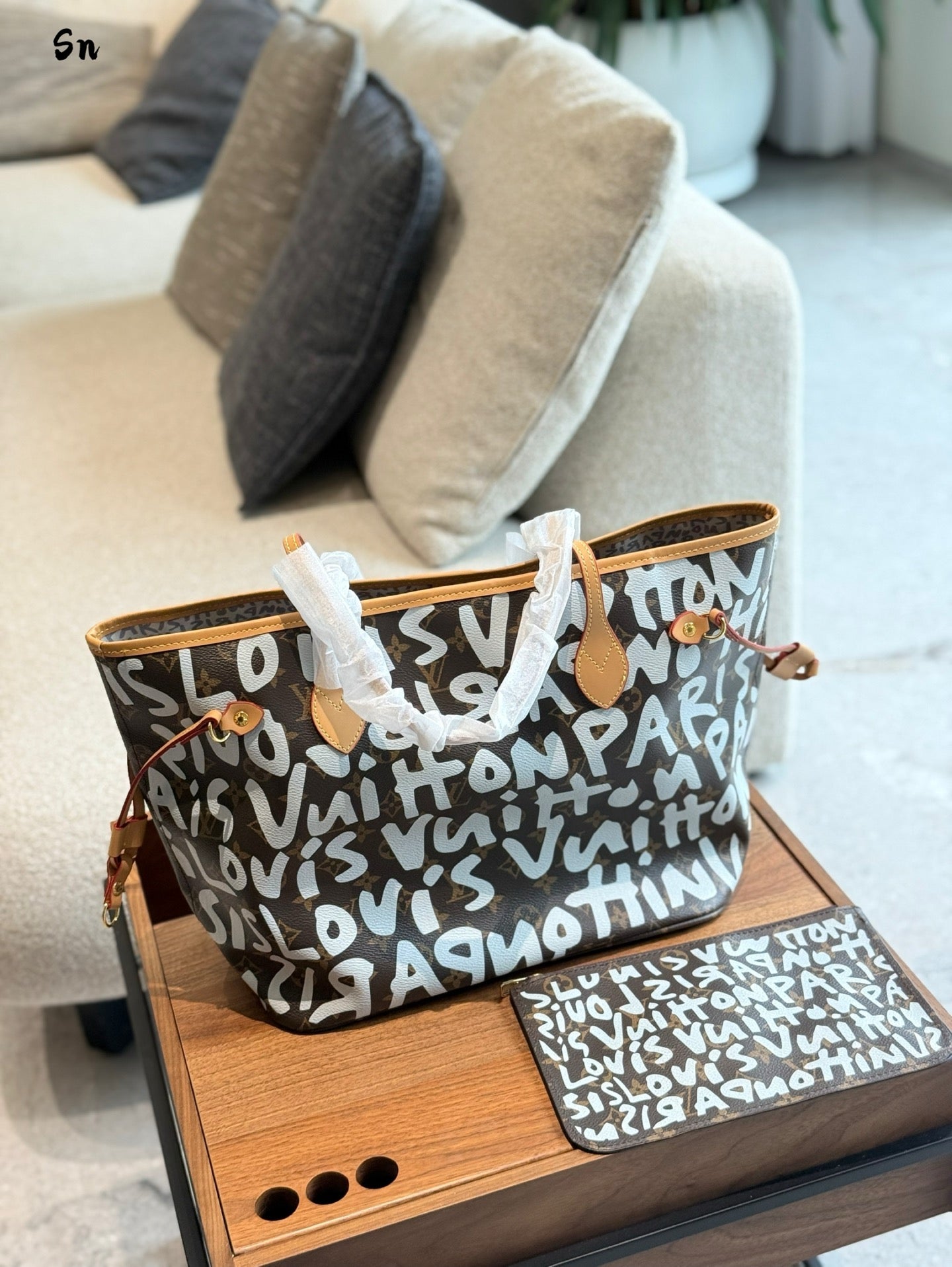 Graffiti letter Tote Bag
