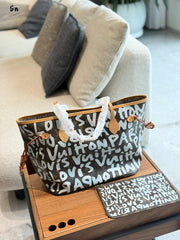Graffiti letter Tote Bag