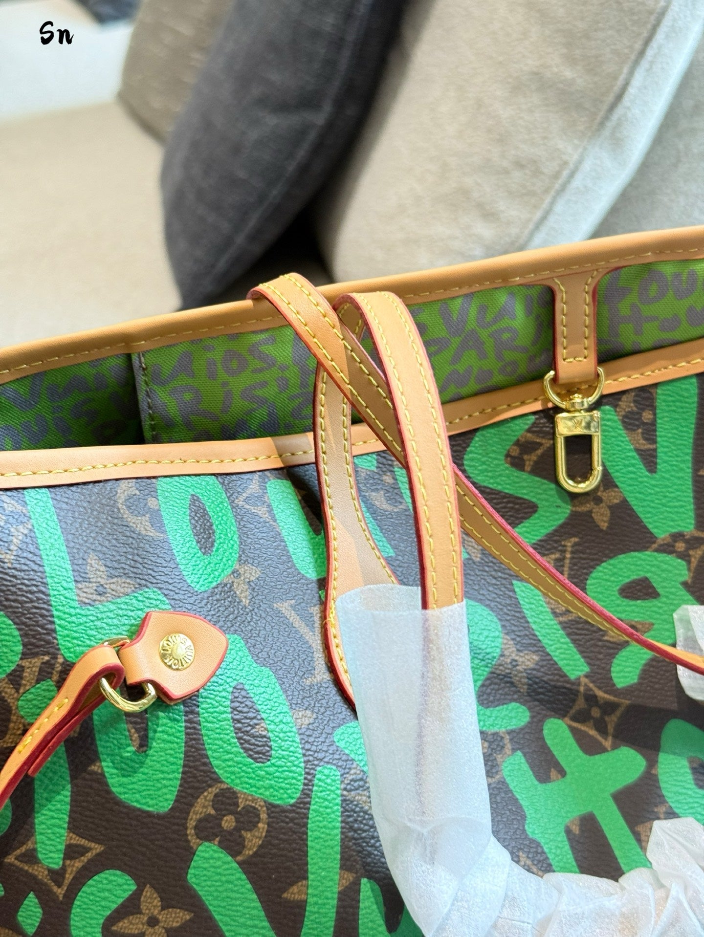 Graffiti letter Tote Bag