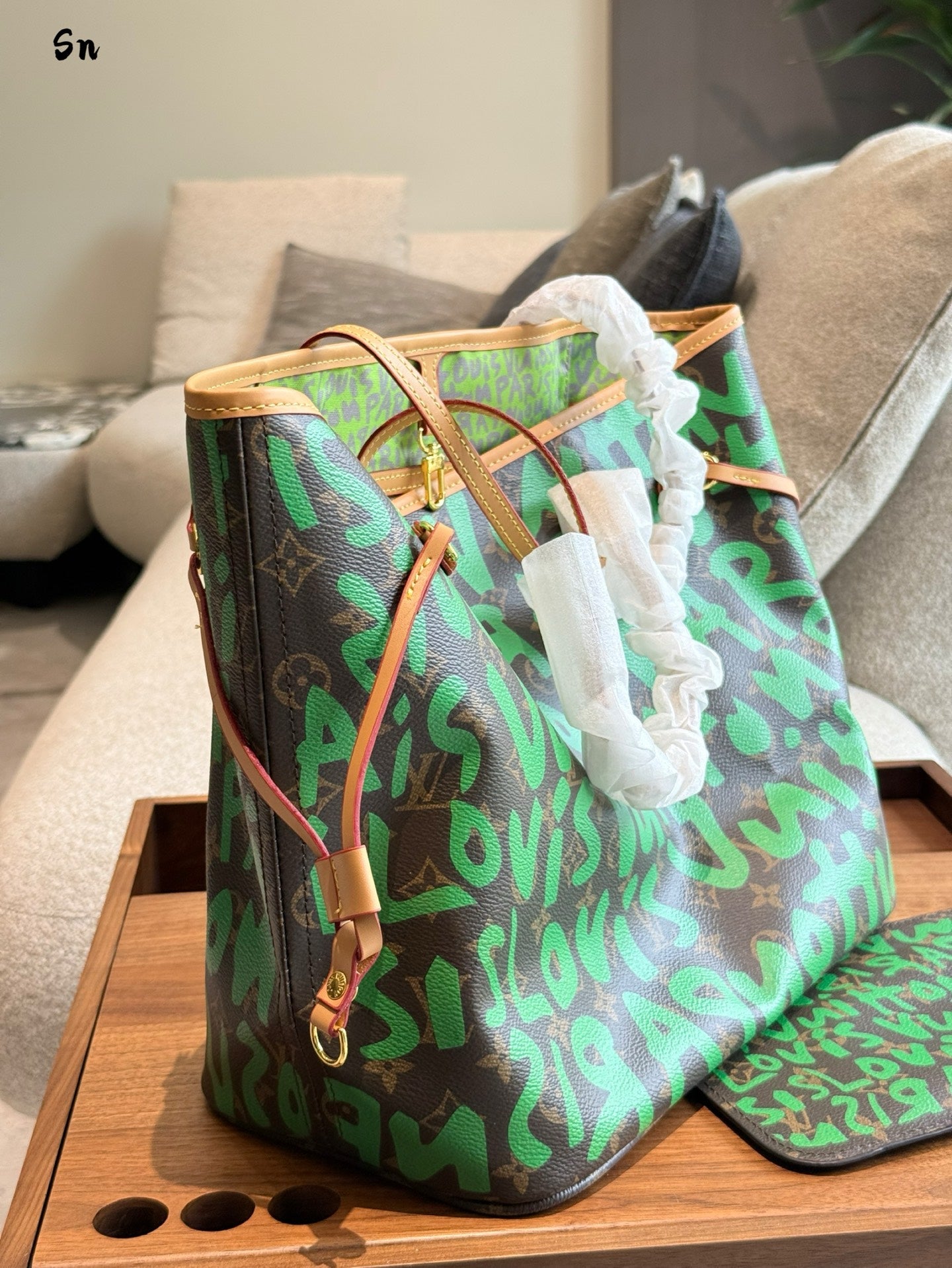Graffiti letter Tote Bag