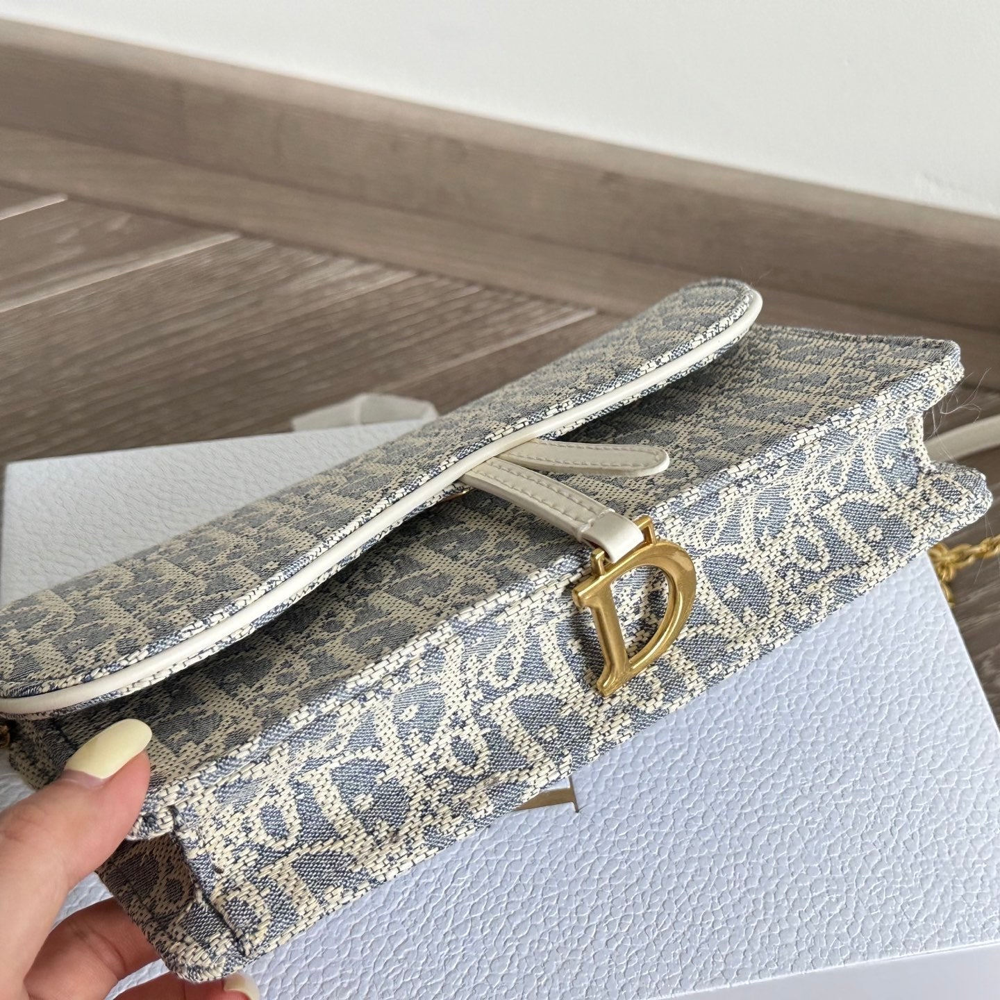 Light Blue Embroidery Chain Bag