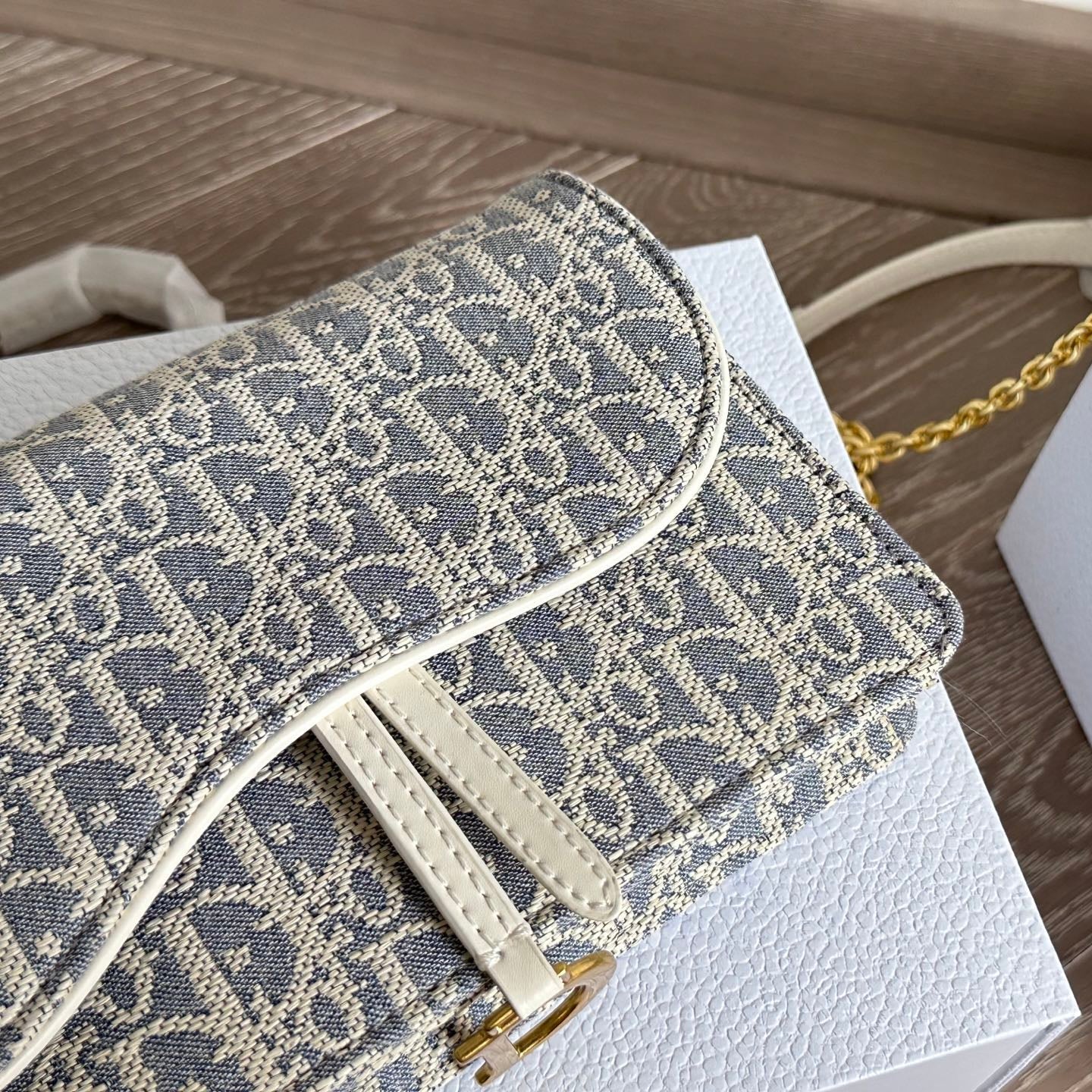 Light Blue Embroidery Chain Bag