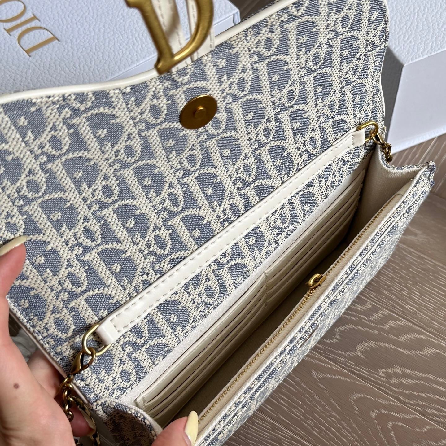 Light Blue Embroidery Chain Bag