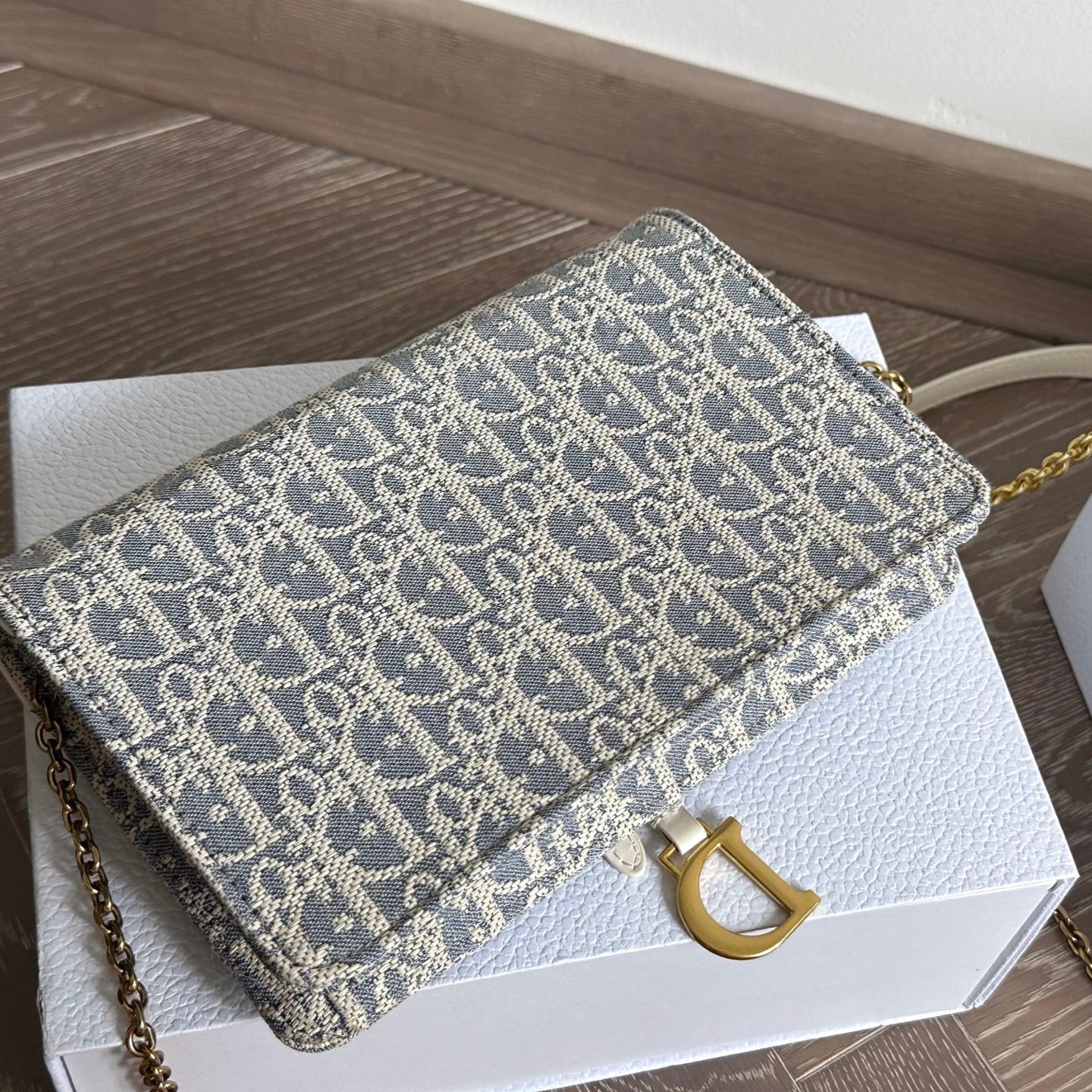 Light Blue Embroidery Chain Bag