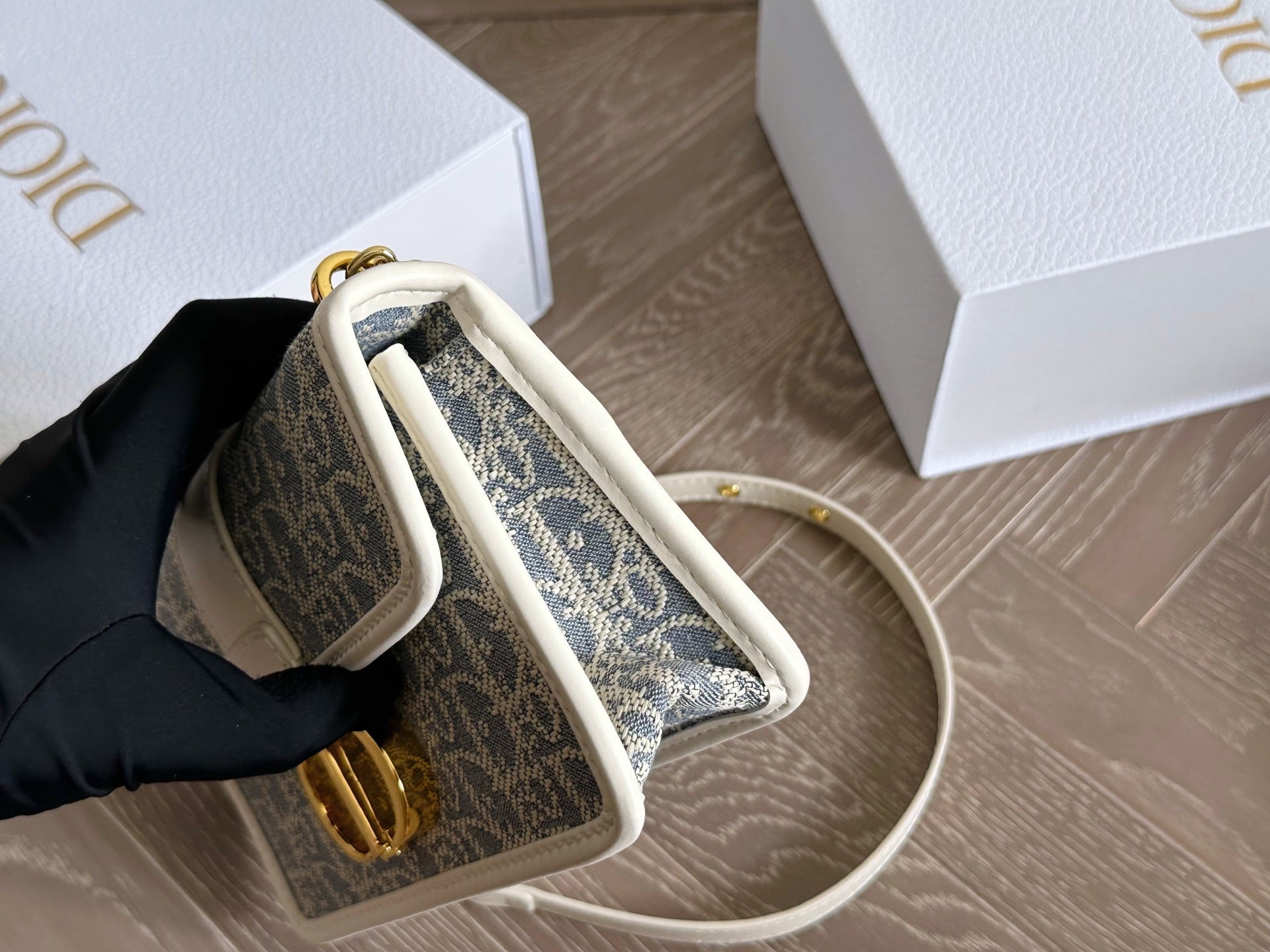 Light blue printed shoulder chain bag