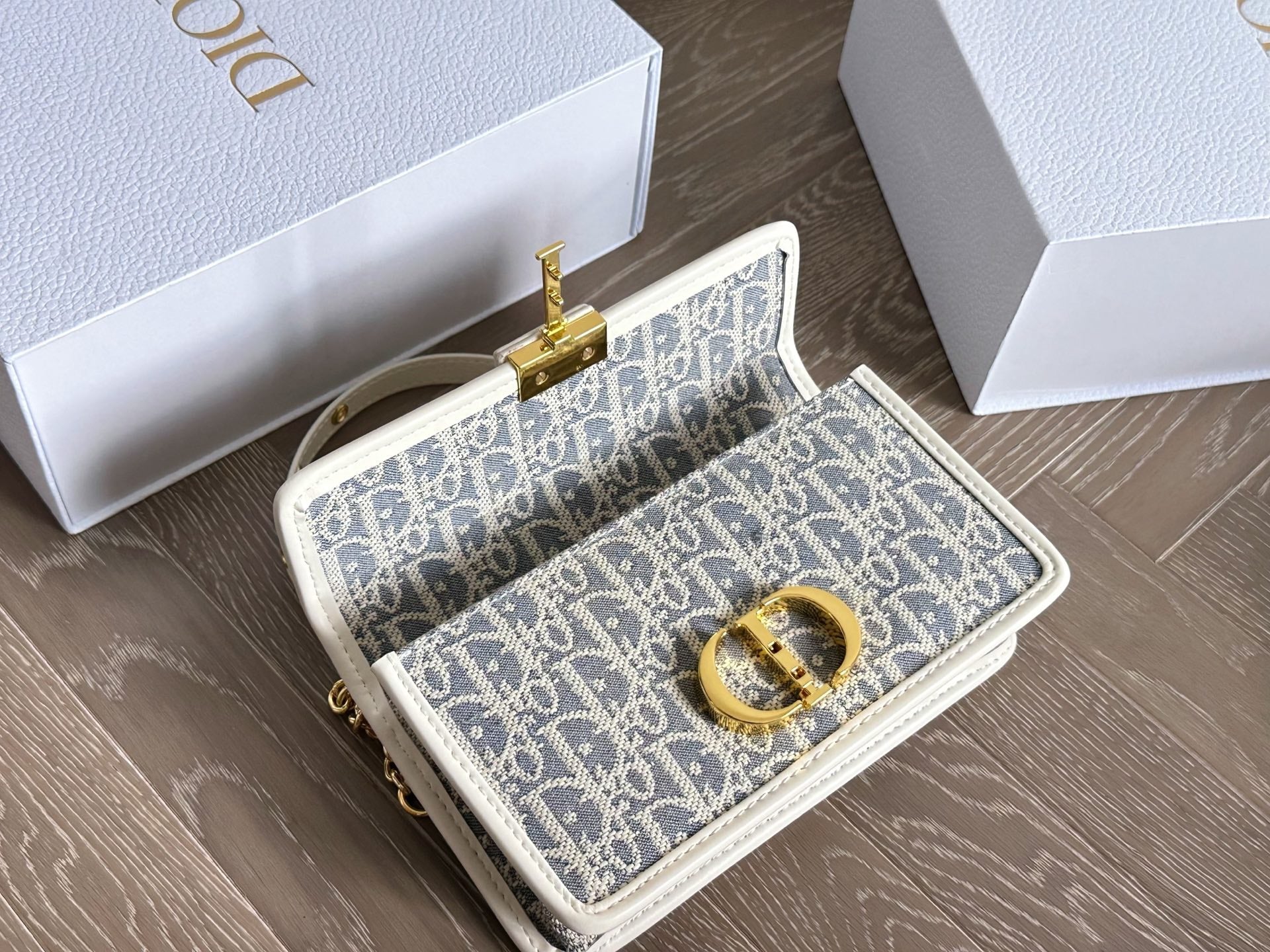 Light blue printed shoulder chain bag