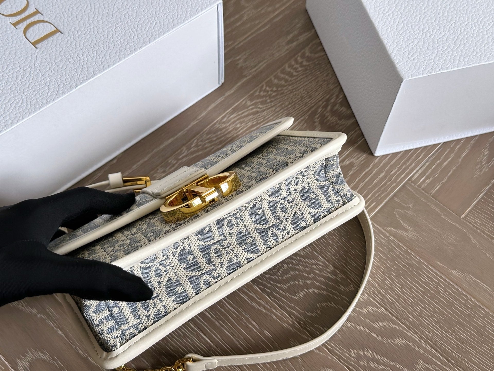 Light blue printed shoulder chain bag