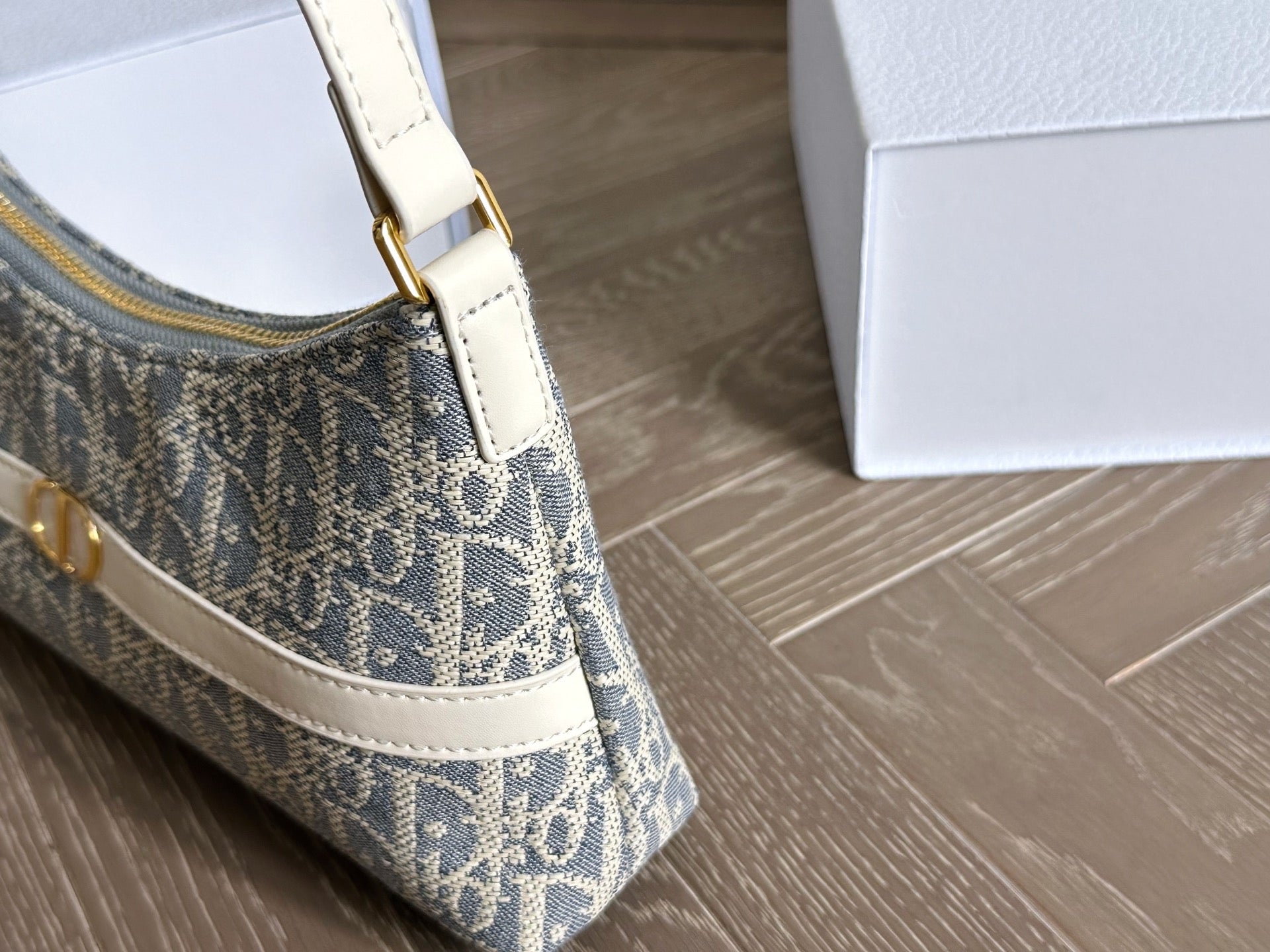 Light blue printed underarm bag
