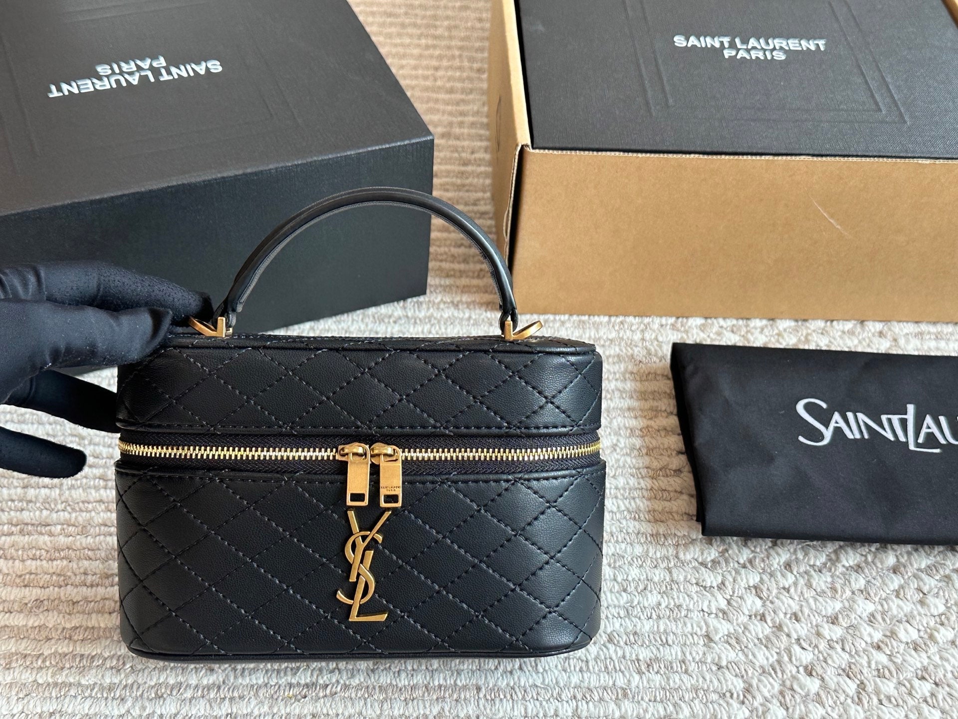 Exquisite leather small box bag