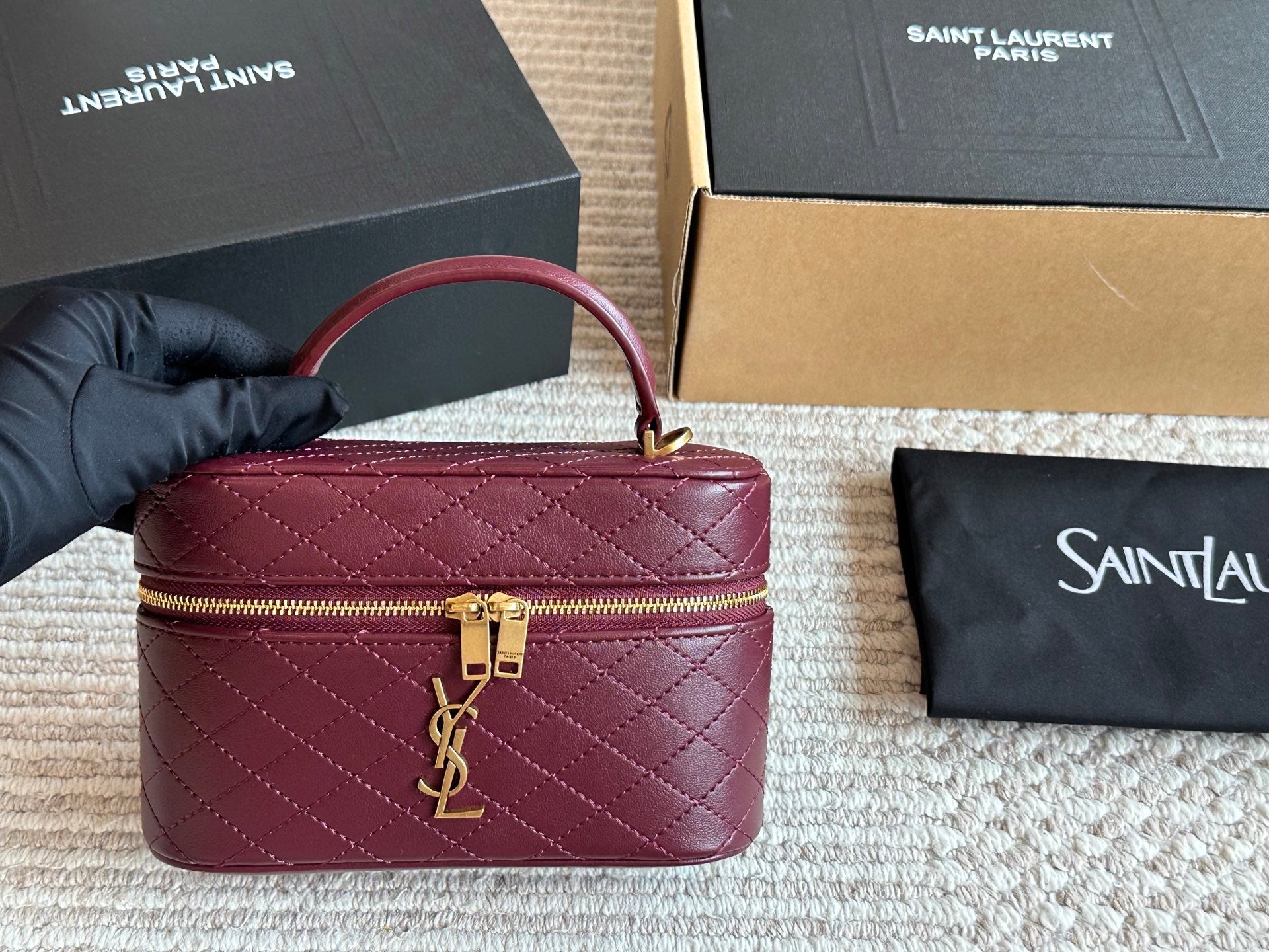 Exquisite leather small box bag