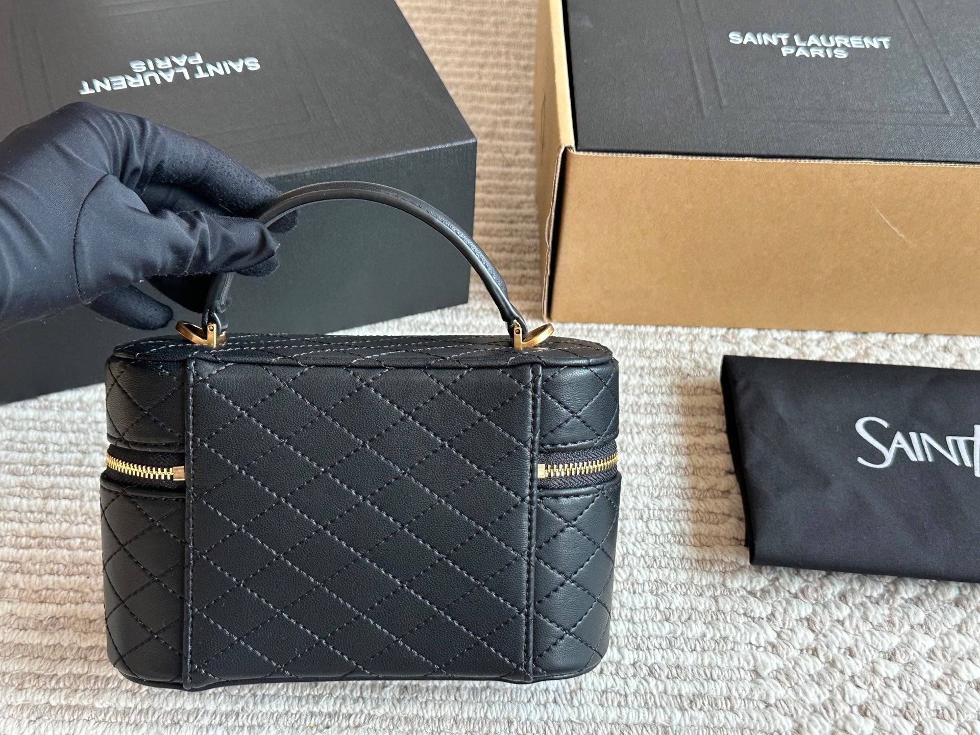 Exquisite leather small box bag
