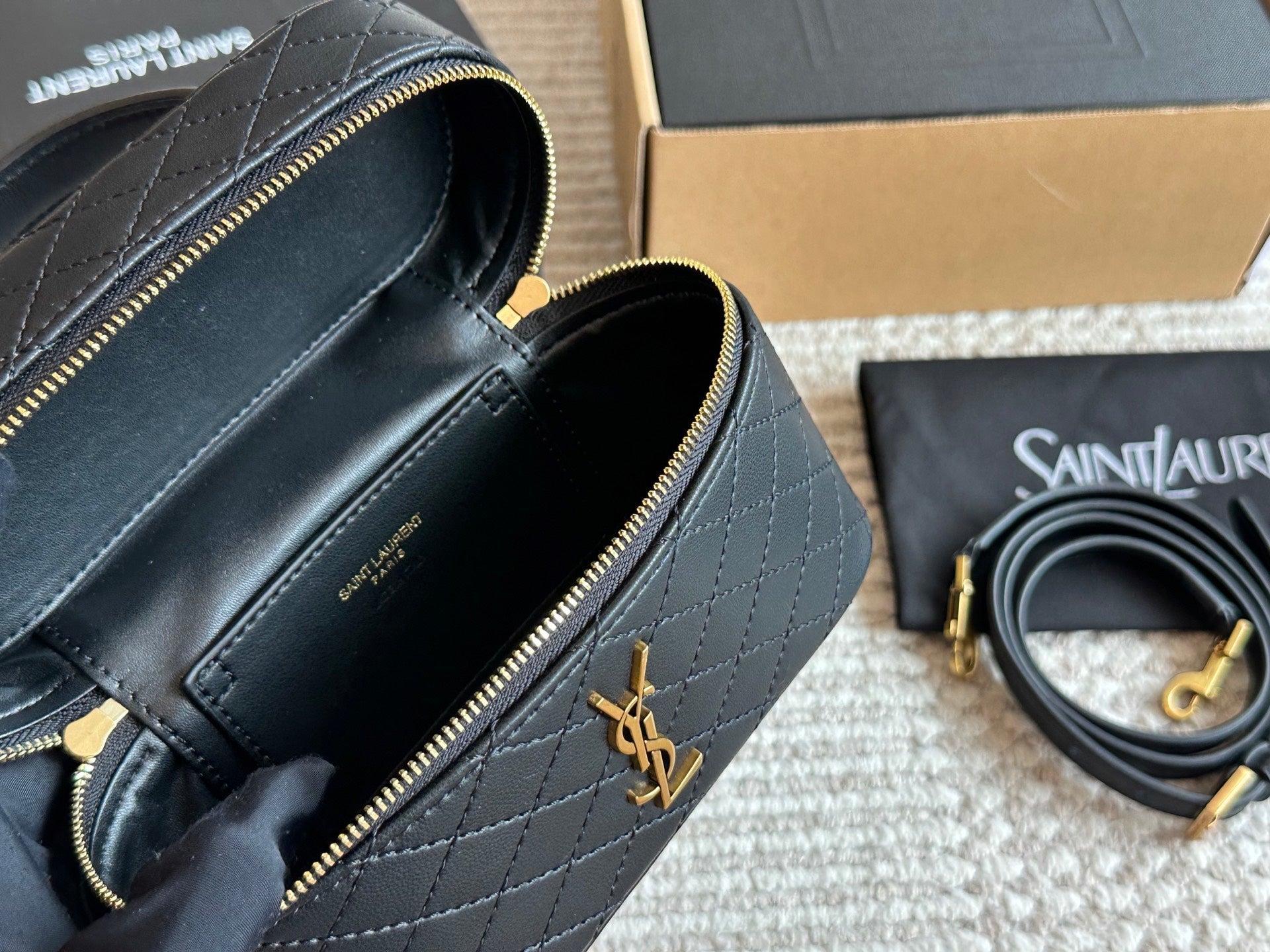 Exquisite leather small box bag