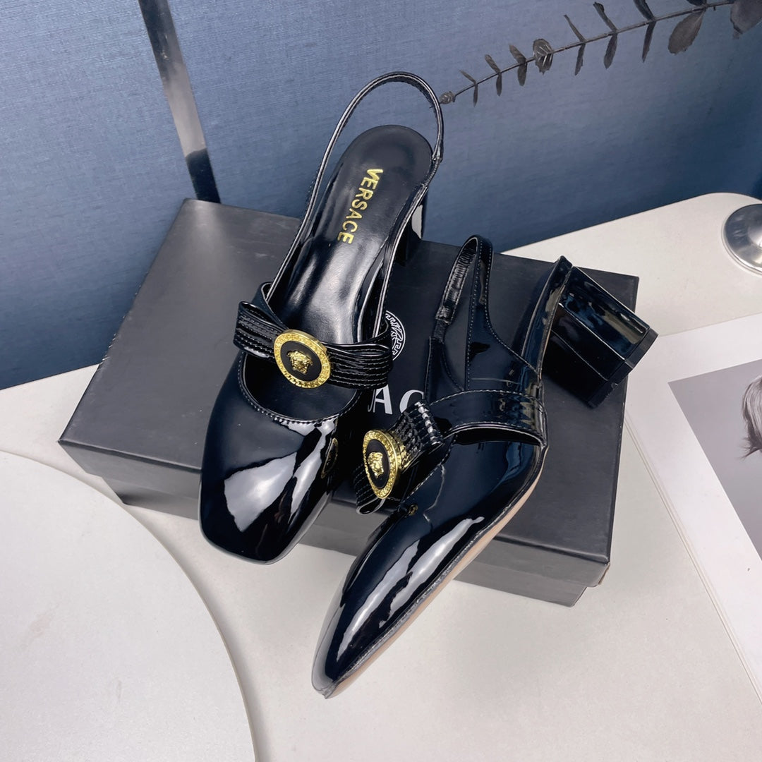 Square-toe block heel Mary Jane