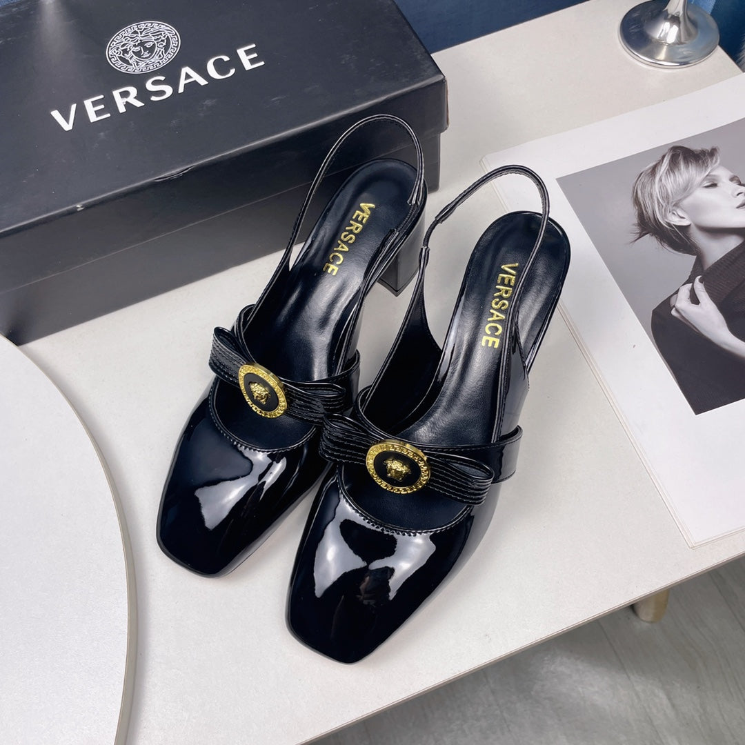 Square-toe block heel Mary Jane