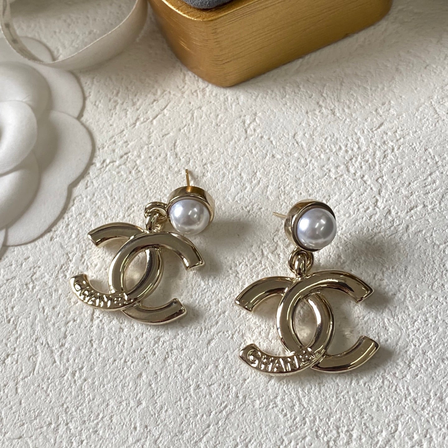 2-Color Pearl Fashion Earrings