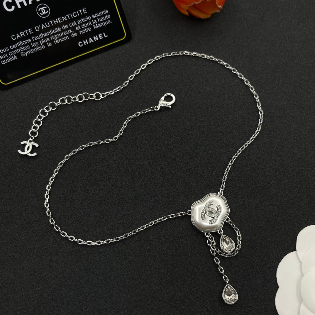 Stylish and Elegant Pendant Necklace