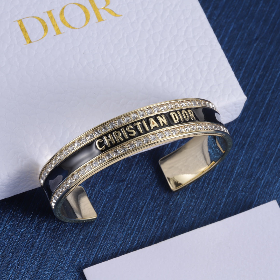Diamond enamel open bracelet