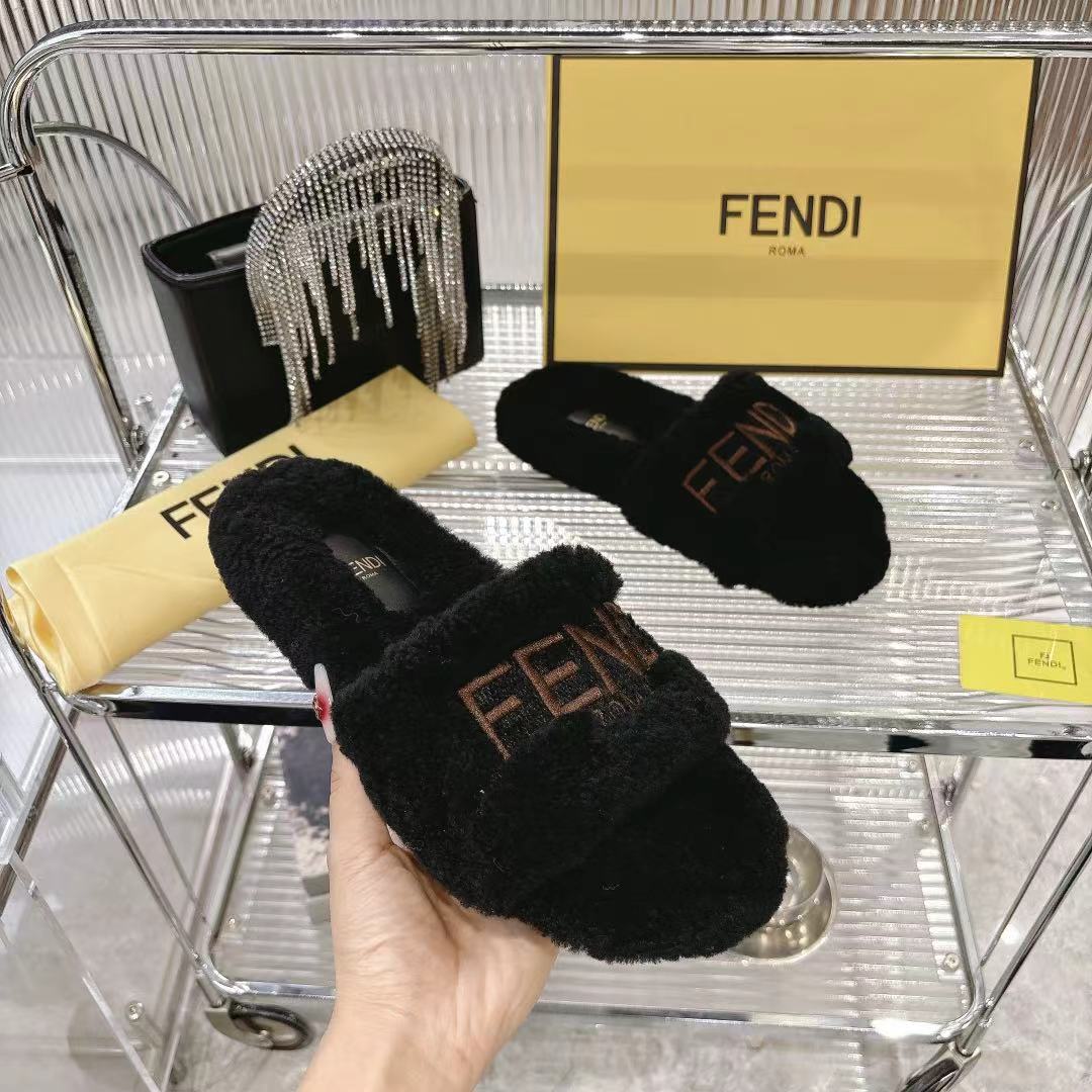 Stylish cashmere slippers