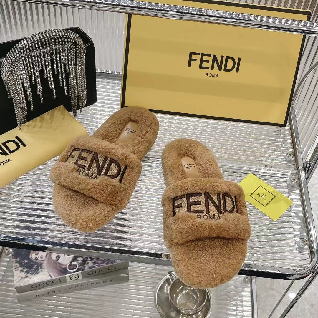 Stylish cashmere slippers