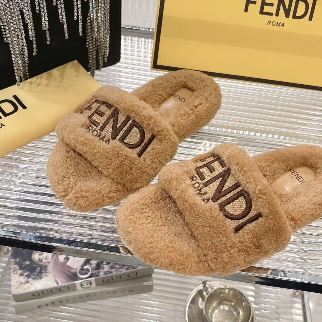 Stylish cashmere slippers