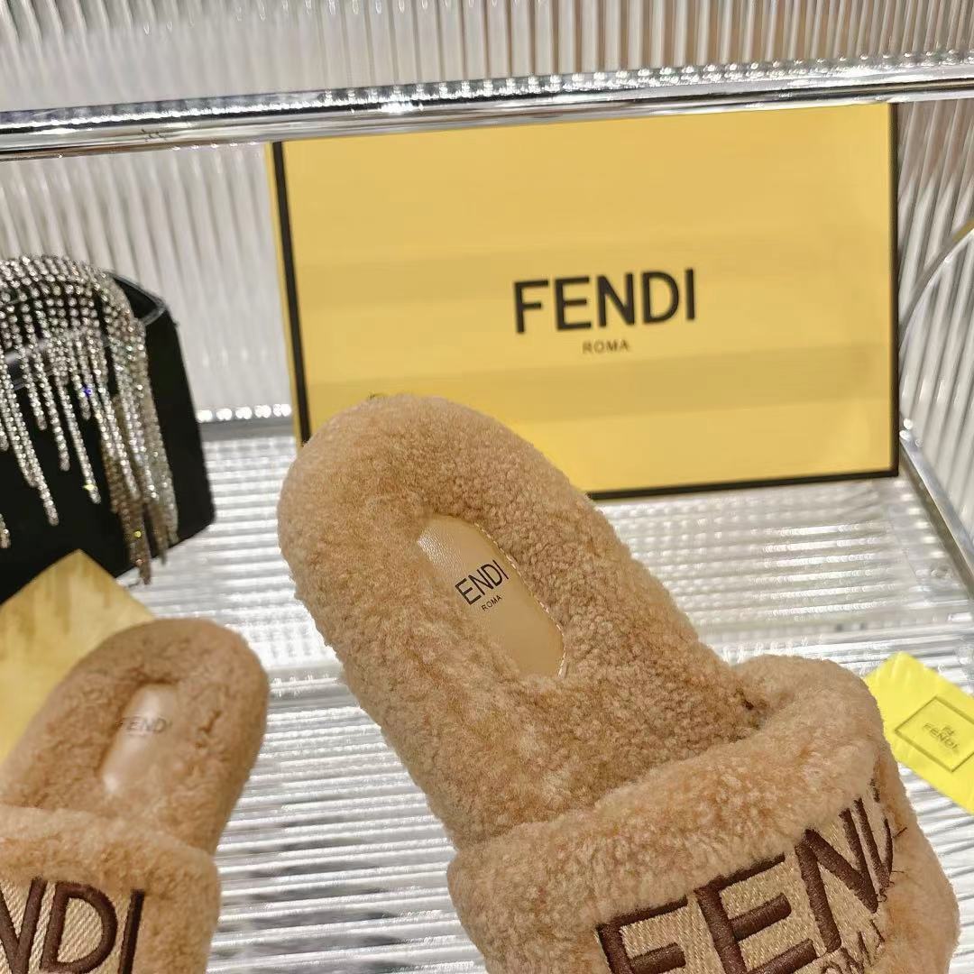 Stylish cashmere slippers