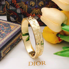 Bee engraved pearl and diamond bracelet