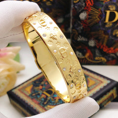 Bee engraved pearl and diamond bracelet