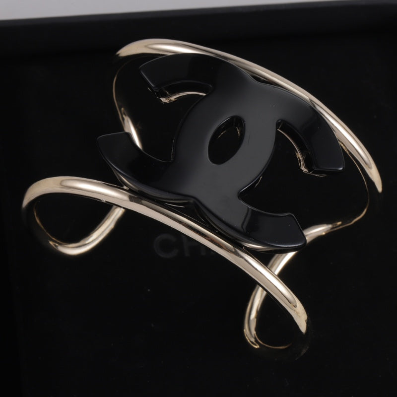 Gold enamel openwork letter bracelet