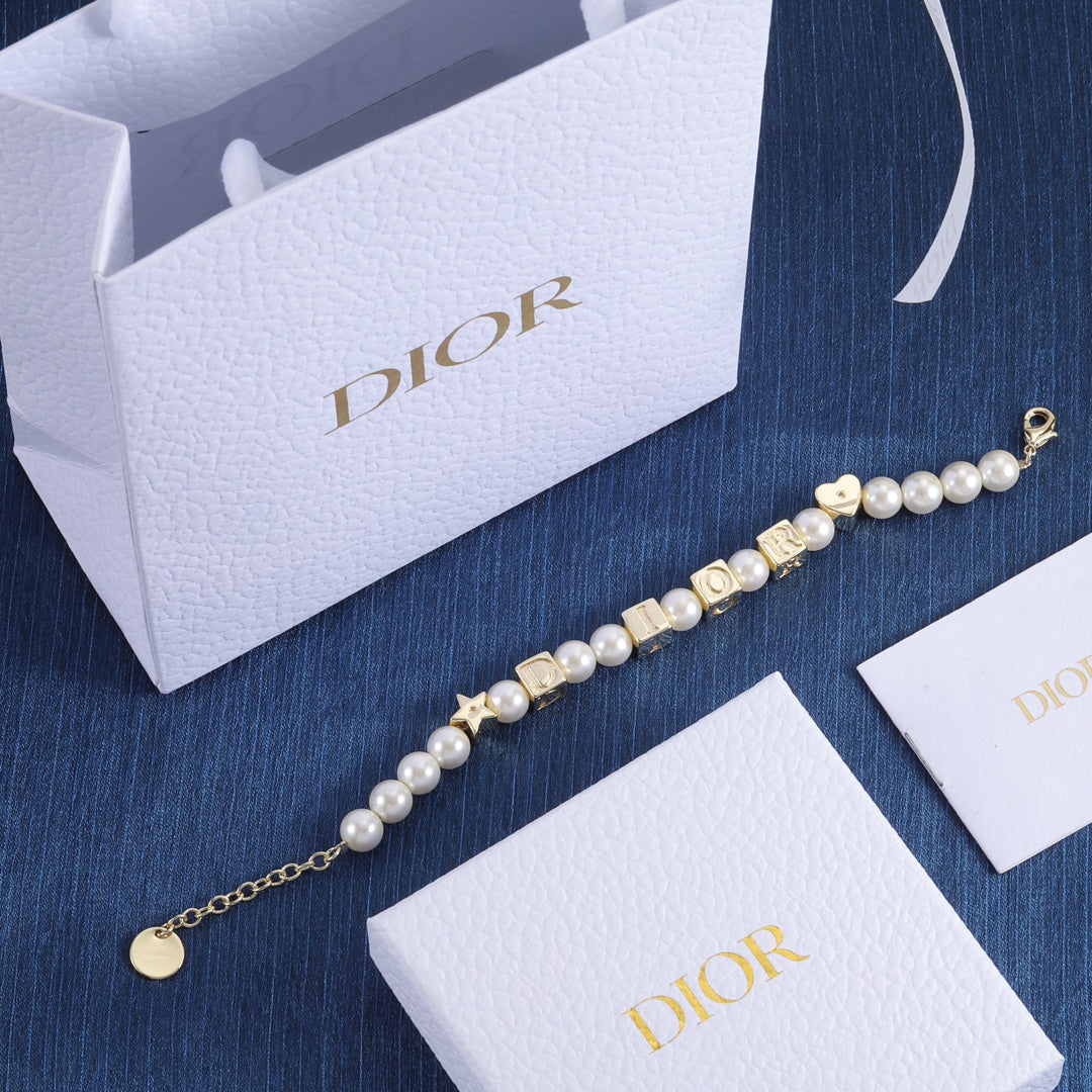 Dice latte lacquer Pearl Bracelet