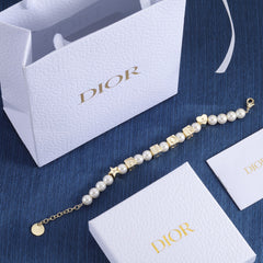 Dice latte lacquer Pearl Bracelet