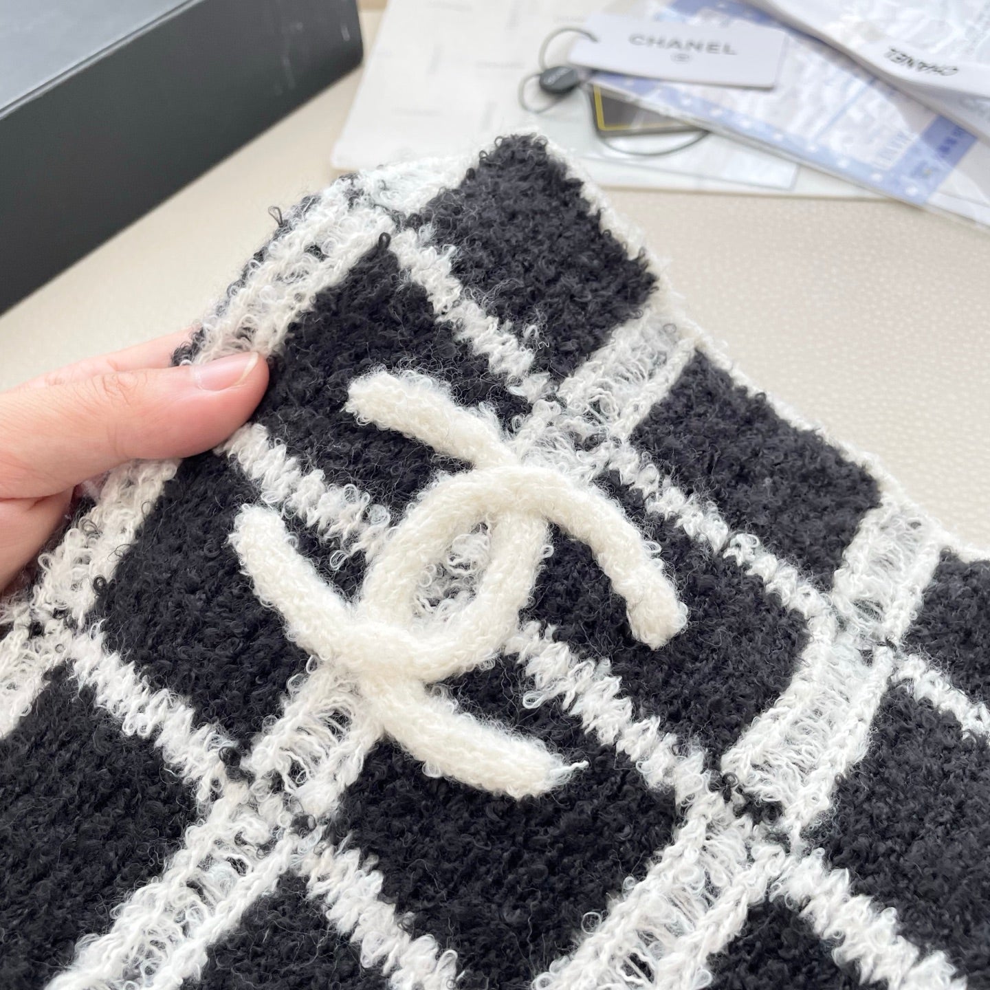 Black white plaid knit double-sided scarf