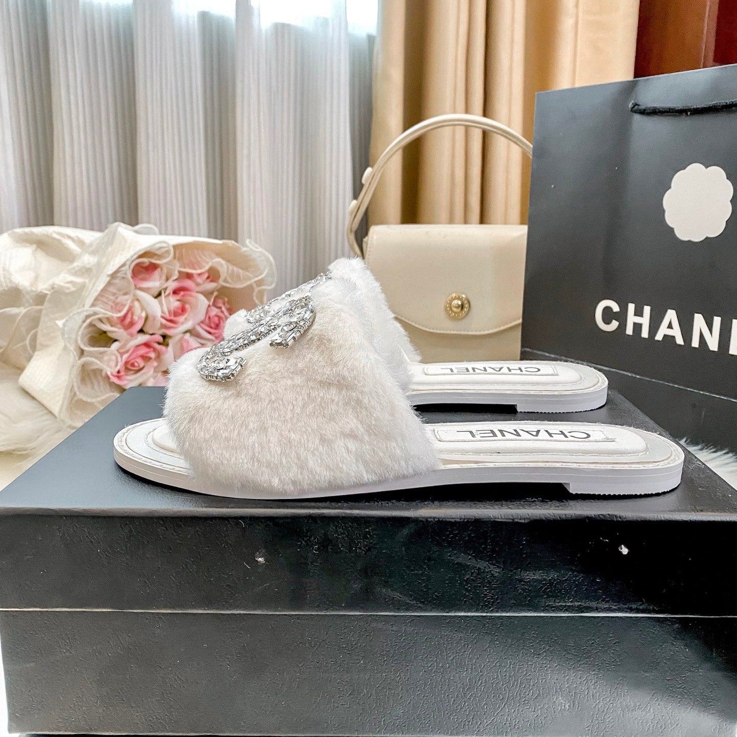 Rhinestone wool slippers