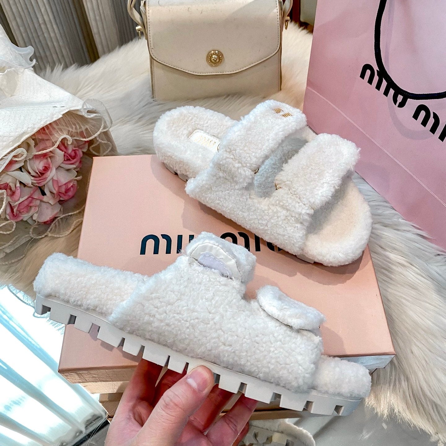 Hook-and-loop Lambswool Slippers