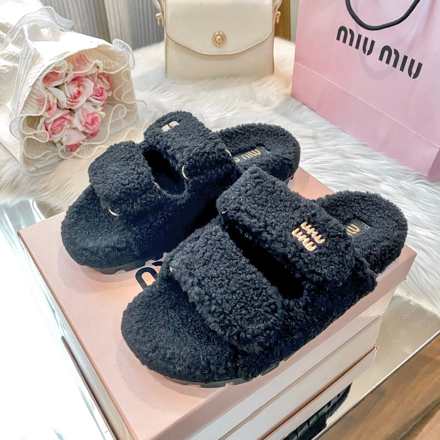 Hook-and-loop Lambswool Slippers