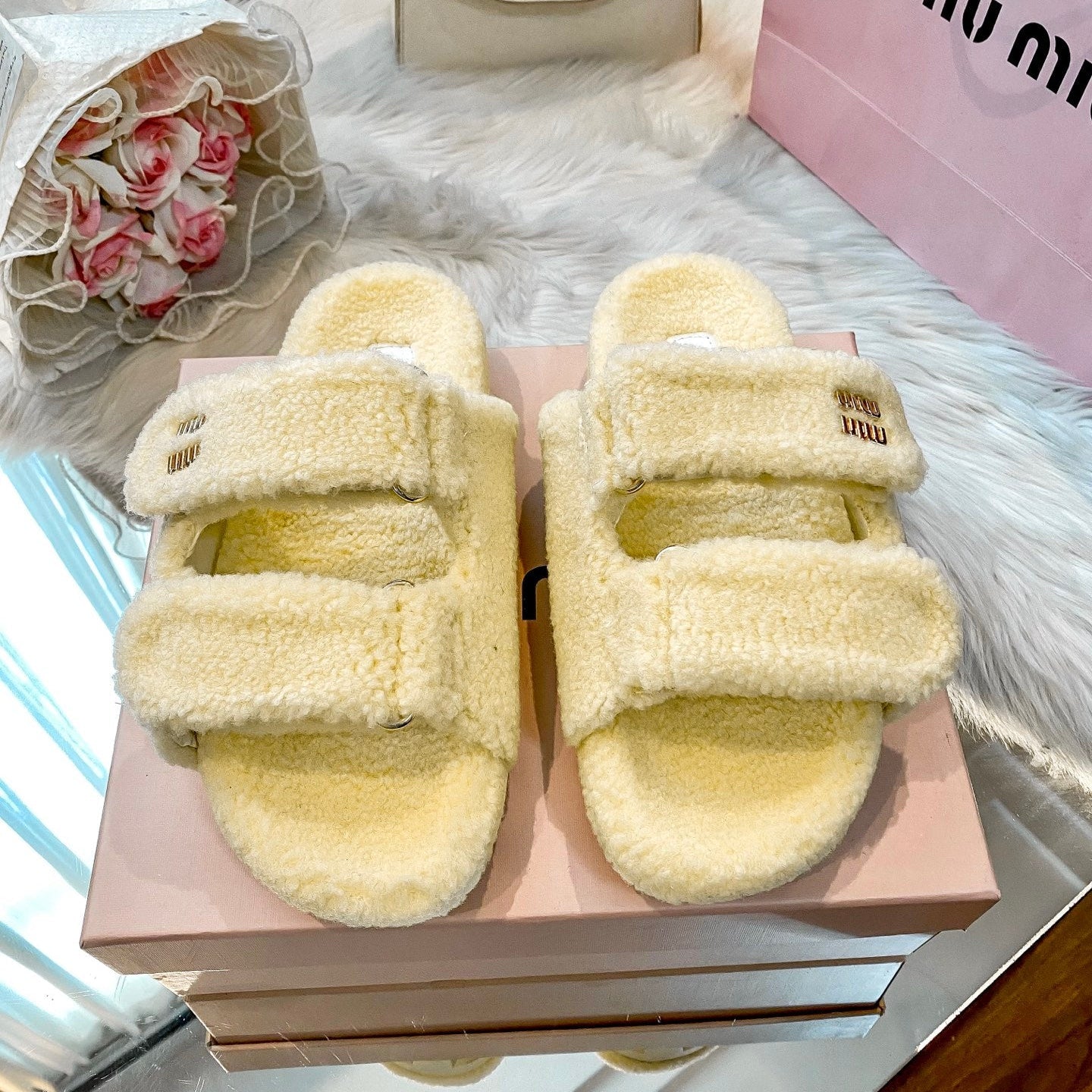 Hook-and-loop Lambswool Slippers